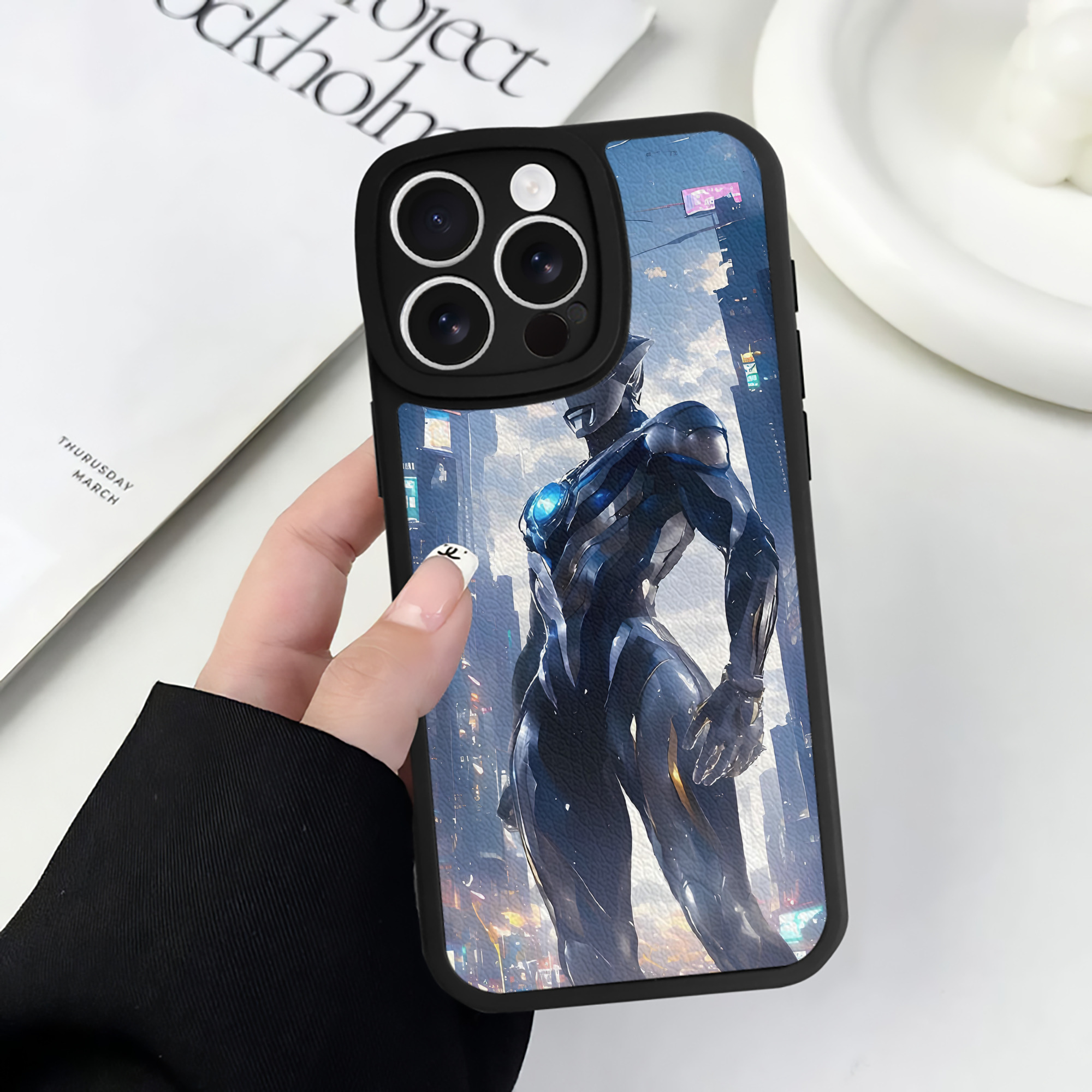 （画像用） ウルトラマン Ultraman 【iPhone 16シリーズ対応】シリコンスマホケース（レザー調） 材質：シリコン